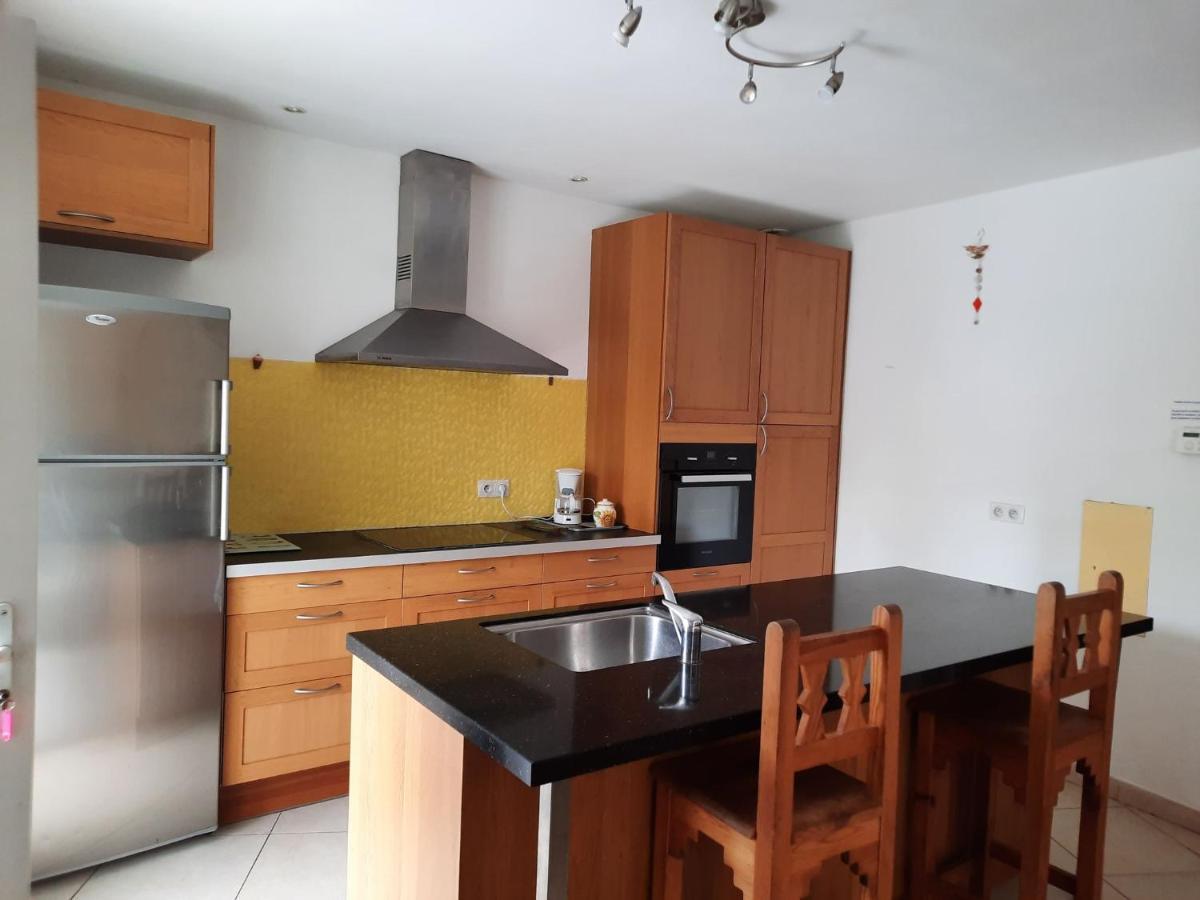 Maison Spacieuse Et Agreable Saint-Georges-de-Luzençon Exterior foto