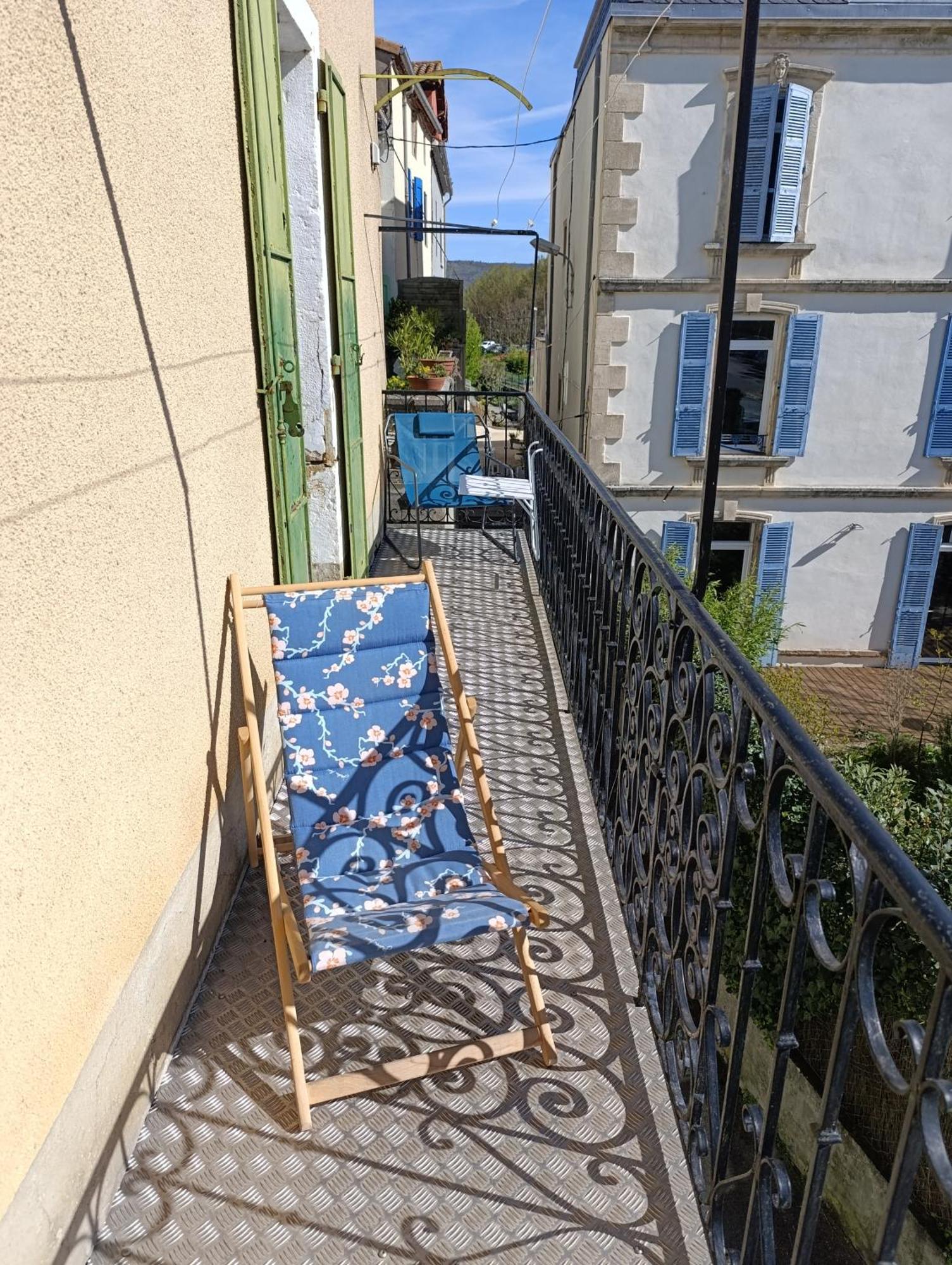 Maison Spacieuse Et Agreable Saint-Georges-de-Luzençon Exterior foto